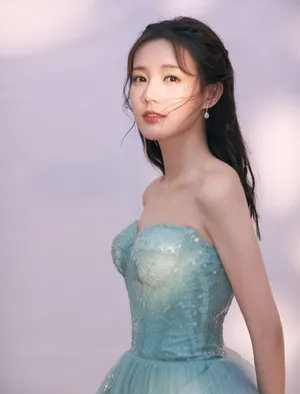 李一桐抹胸礼服性感写真图片_3