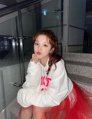 宋雨琦轻纱红裙甜美写真图片_5