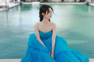 赵丽颖蓝色蛋糕裙清新优雅写真图片
