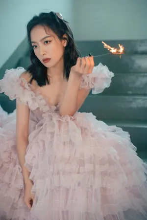 宋茜粉色公主裙浪漫写真图片_4
