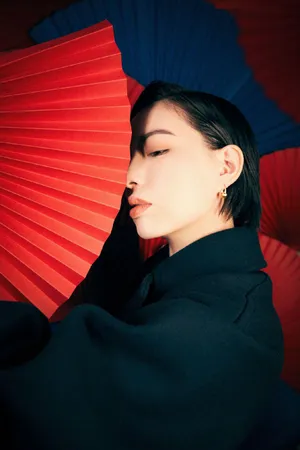李斯丹妮中国风折扇大片写真图片_2