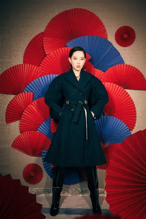 李斯丹妮中国风折扇大片写真图片_4