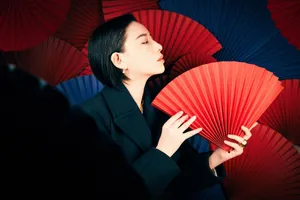 李斯丹妮中国风折扇大片写真图片_5