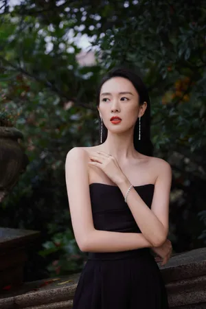 童瑶黑色连体衣时尚写真图片_7