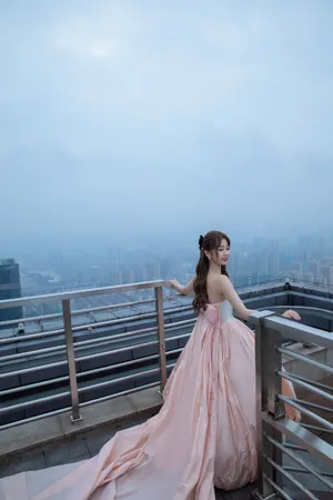 虞书欣复古梦幻性感天台写真_8