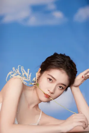 张雪迎吊带裙性感写真图片_2