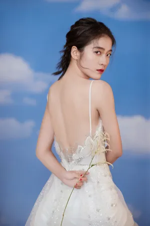 张雪迎吊带裙性感写真图片_3