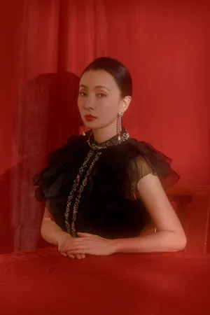 小陶虹精致红唇美妆优雅写真图片_1