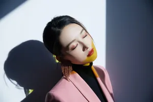 李沁粉色西装魅力写真图片_1