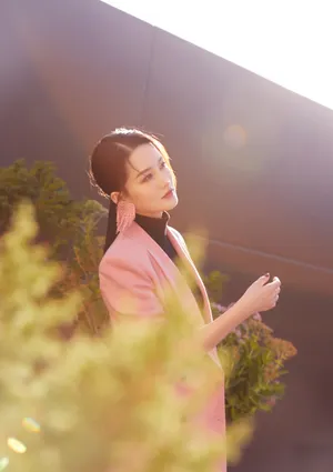 李沁粉色西装魅力写真图片_2