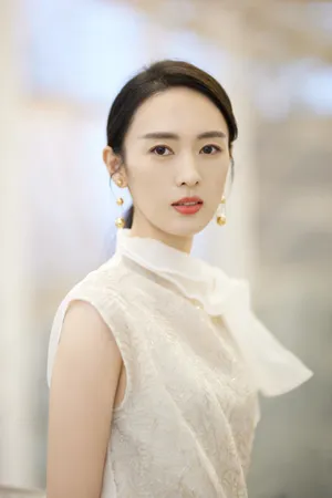 童瑶纯白优雅随性写真图片