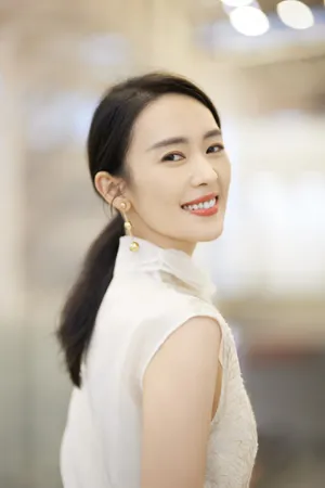 童瑶纯白优雅随性写真图片_3
