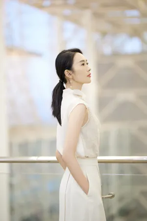 童瑶纯白优雅随性写真图片_5