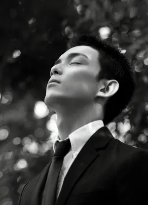 吴磊黑白经典西服俊朗写真图片_8