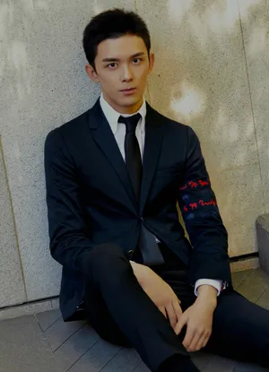 吴磊黑白经典西服俊朗写真图片_10