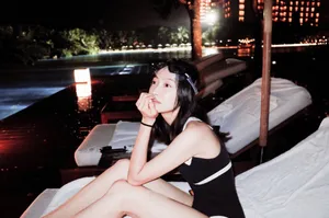 宋茜清透素颜泳装照图片_10