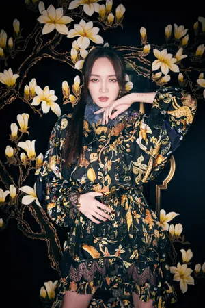 孟佳朦胧蝴蝶光影大片写真图片_2