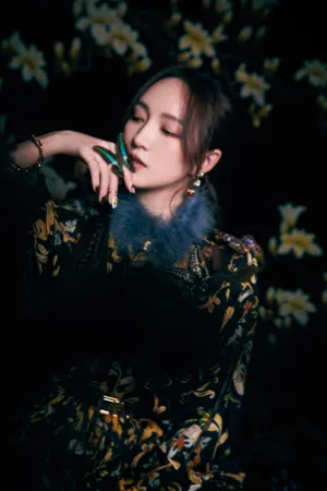 孟佳朦胧蝴蝶光影大片写真图片_6