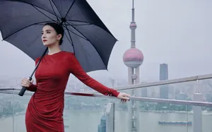宋佳雨中性感红裙写真图片_2