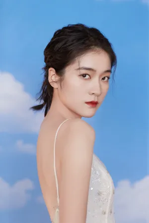 张雪迎吊带裙温柔性感撩人写真图片_2