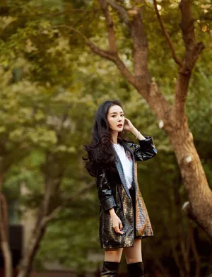 杨幂黑皮衣长筒靴帅气绝美美照图片_3