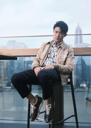 李泽锋卡其风衣时尚写真图片_2