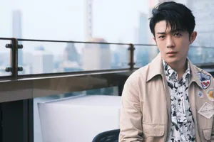 李泽锋卡其风衣时尚写真图片_3