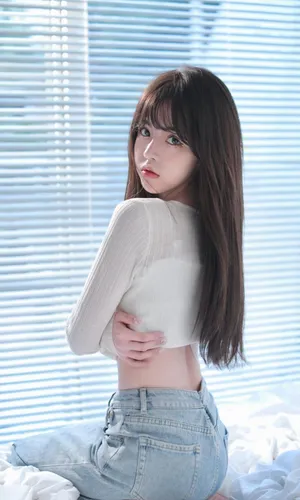 性感妖娆的美女室内诱人写真