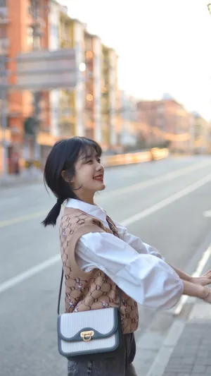 清纯可爱的街拍少女