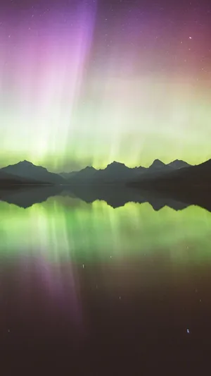 难得一见的优美极光美景_1