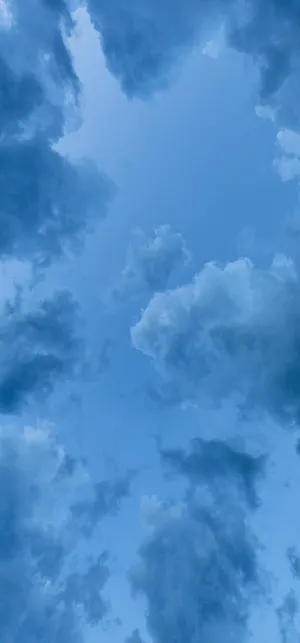 阴云密布的天空