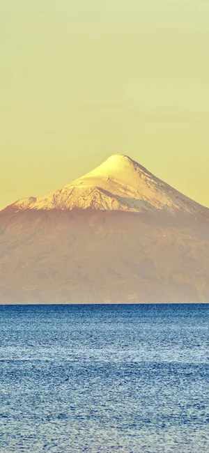 阳光下的富士山