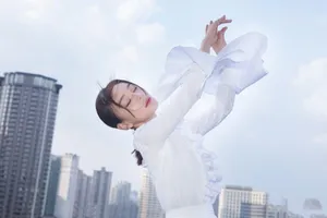 袁姗姗复古白裙优雅写真图片_3