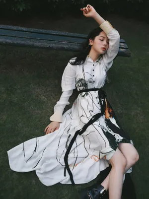 欧阳娜娜白裙清冷优雅写真图片_1