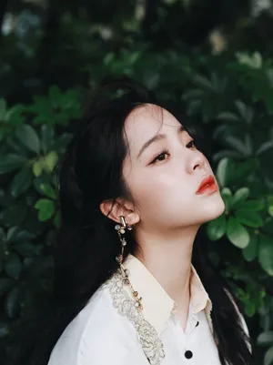 欧阳娜娜白裙清冷优雅写真图片_10