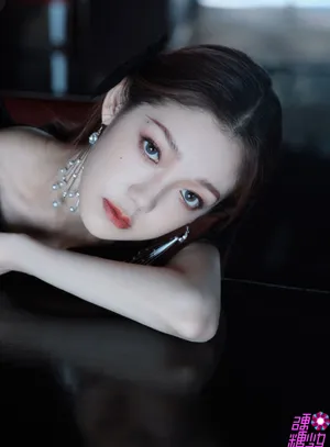 希林娜依·高双蝴蝶结甜酷写真图片_1
