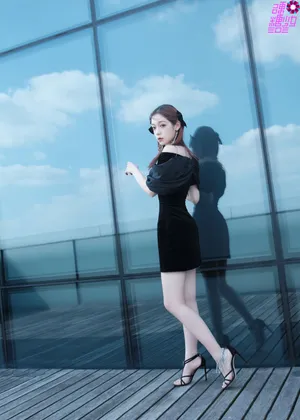 希林娜依·高双蝴蝶结甜酷写真图片_5