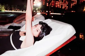 宋茜连体泳衣性感撩人写真图片_9