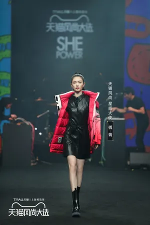 傅菁百变酷美T台首秀图片_5