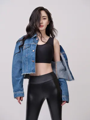 杨幂黑皮裤身材完美曲线撩人写真图片_2