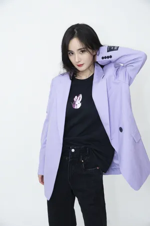 杨幂黑皮裤身材完美曲线撩人写真图片_3