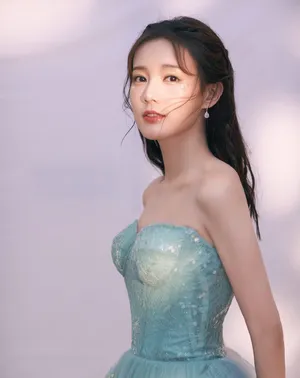 李一桐蓝绿长裙清新优雅写真图片_4