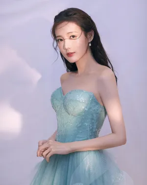 李一桐蓝绿长裙清新优雅写真图片_5