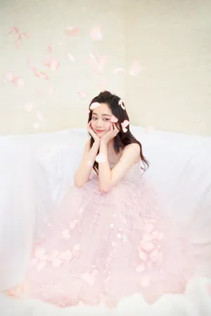 谭松韵粉色纱裙曼妙俏丽写真图片_2