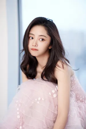 谭松韵粉色纱裙曼妙俏丽写真图片_3