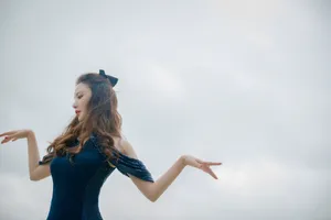张萌深蓝鱼尾裙性感妖娆写真图片_3