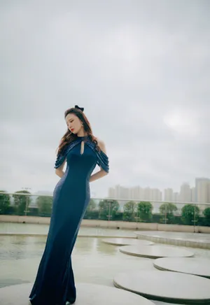 张萌深蓝鱼尾裙性感妖娆写真图片_4