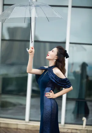 张萌深蓝鱼尾裙性感妖娆写真图片_5