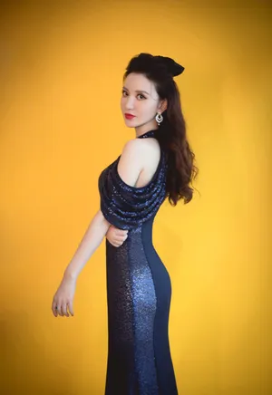 张萌深蓝鱼尾裙性感妖娆写真图片_6