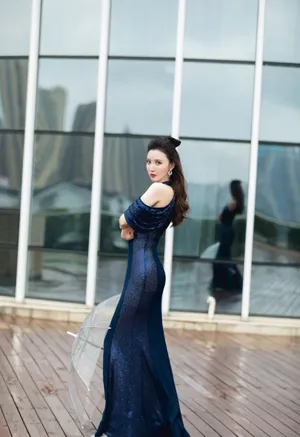 张萌深蓝鱼尾裙性感妖娆写真图片_7